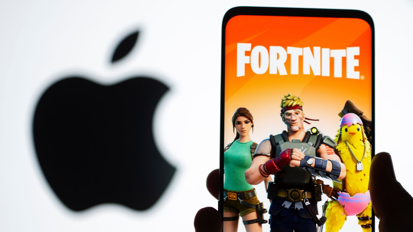 [News] Fortnite back on mobile phones after Epic Games row with Google and Apple